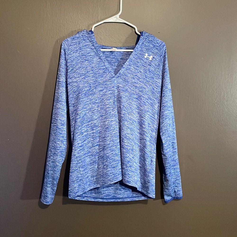 UnderArmour long sleeve loose fit pullover with hood!  Great condition.